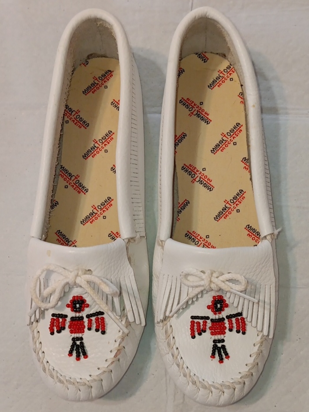Minnetonka White Beaded Thunderbird Moccasin Soft Sole 10